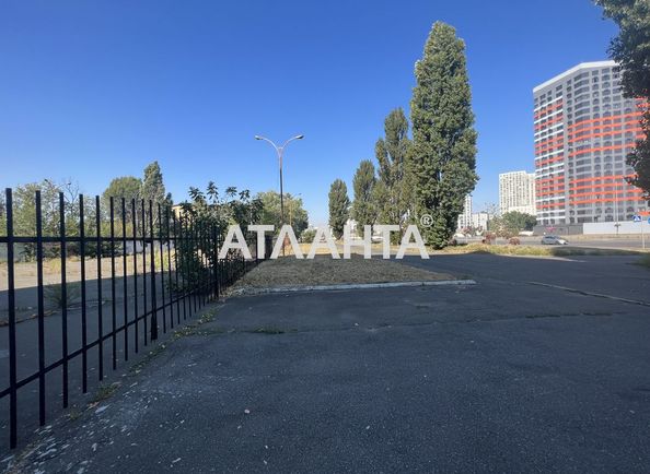 Commercial real estate at st. Bazhana pr (area 700 m²) - Atlanta.ua