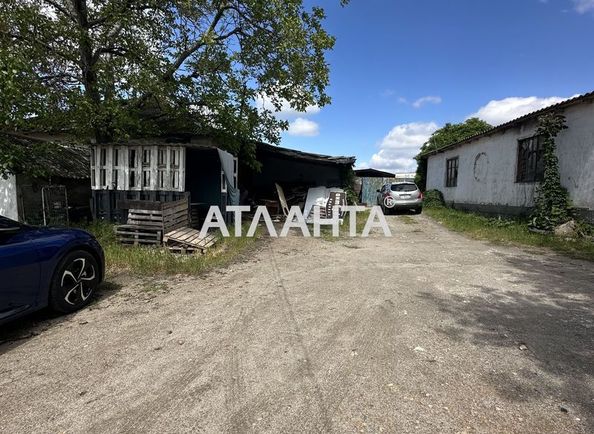Commercial real estate at st. Massiv 34 (area 450 m²) - Atlanta.ua
