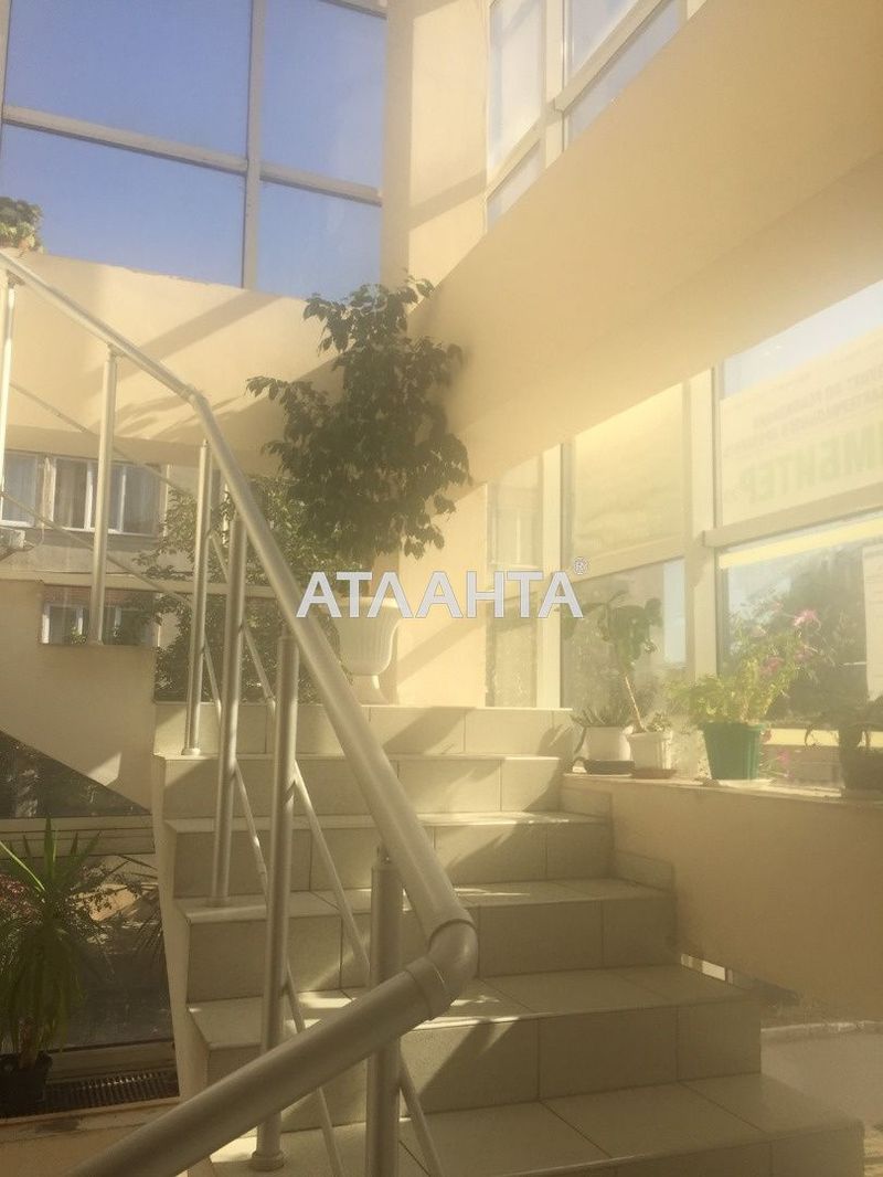 Commercial real estate at st. 1 maya (area 563,9 m²) - Atlanta.ua - photo 2