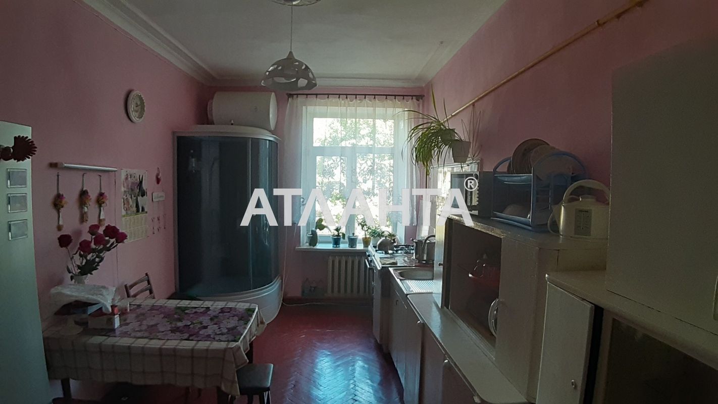 Коммунальная квартира по адресу ул. Фабричная (площадь 50,2 м²) - фото 4 Коммунальная квартира по адресу ул. Фабричная (площадь 50,2 м²) - Atlanta.ua - фото 4